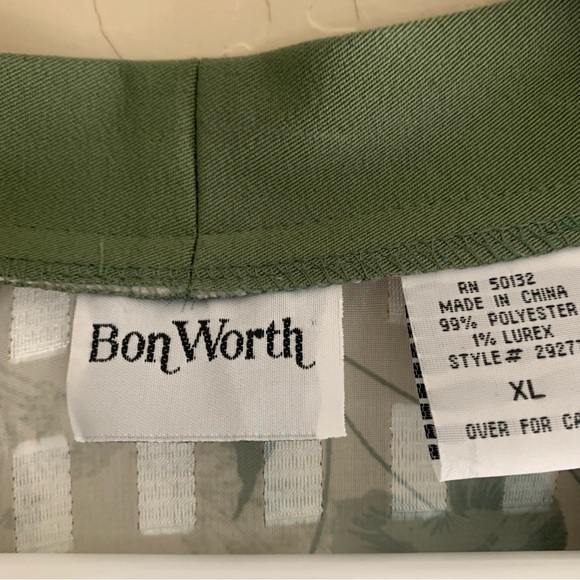 3/$12 Olive Greens, White Floral on Lattice Top With 3/4 sleeves in Size XL - Picture 3 of 7